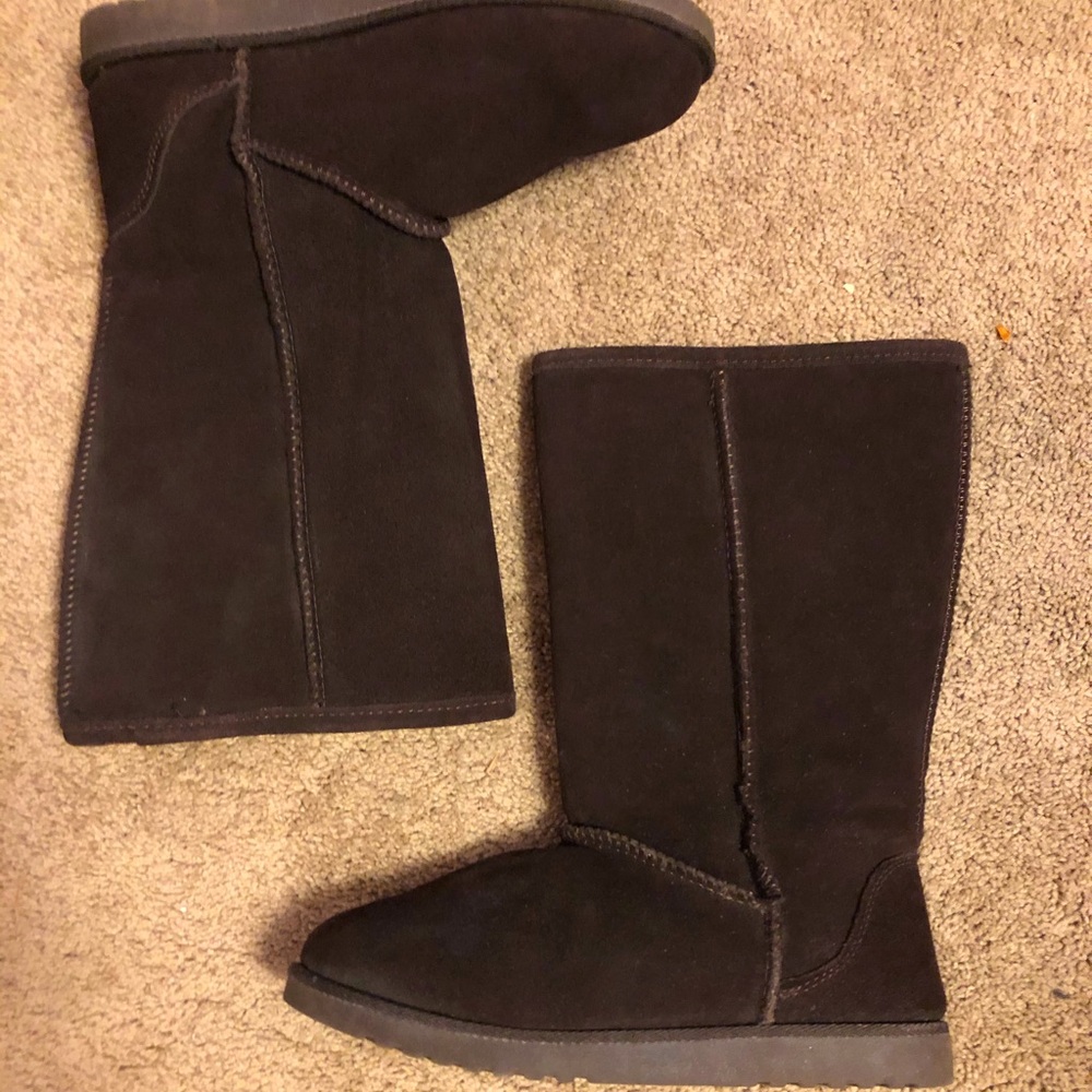 brown fluffy boots